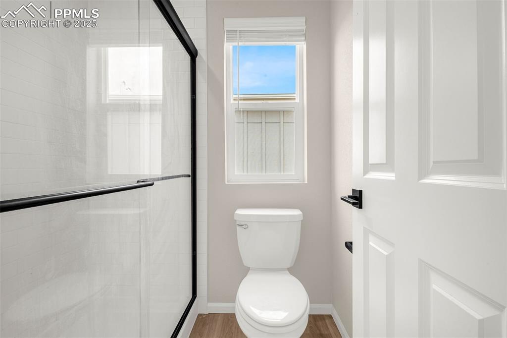 Image 16 of 26: Bathroom