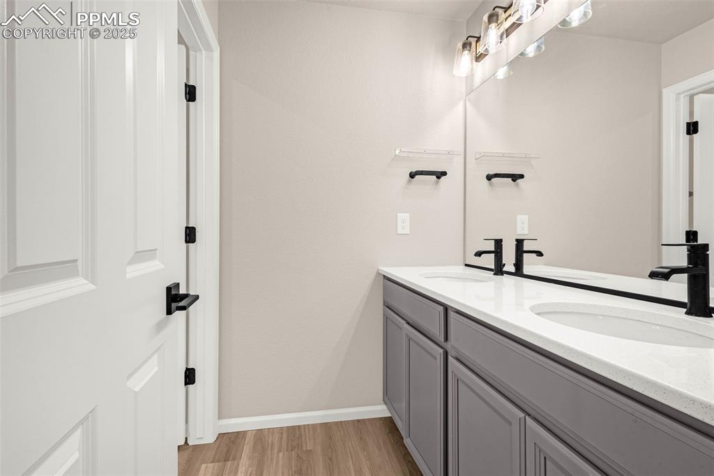 Image 18 of 26: Bathroom