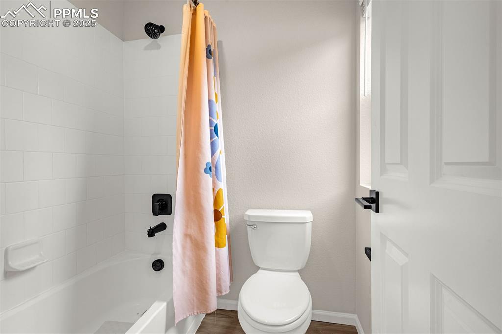 Image 19 of 26: Bathroom