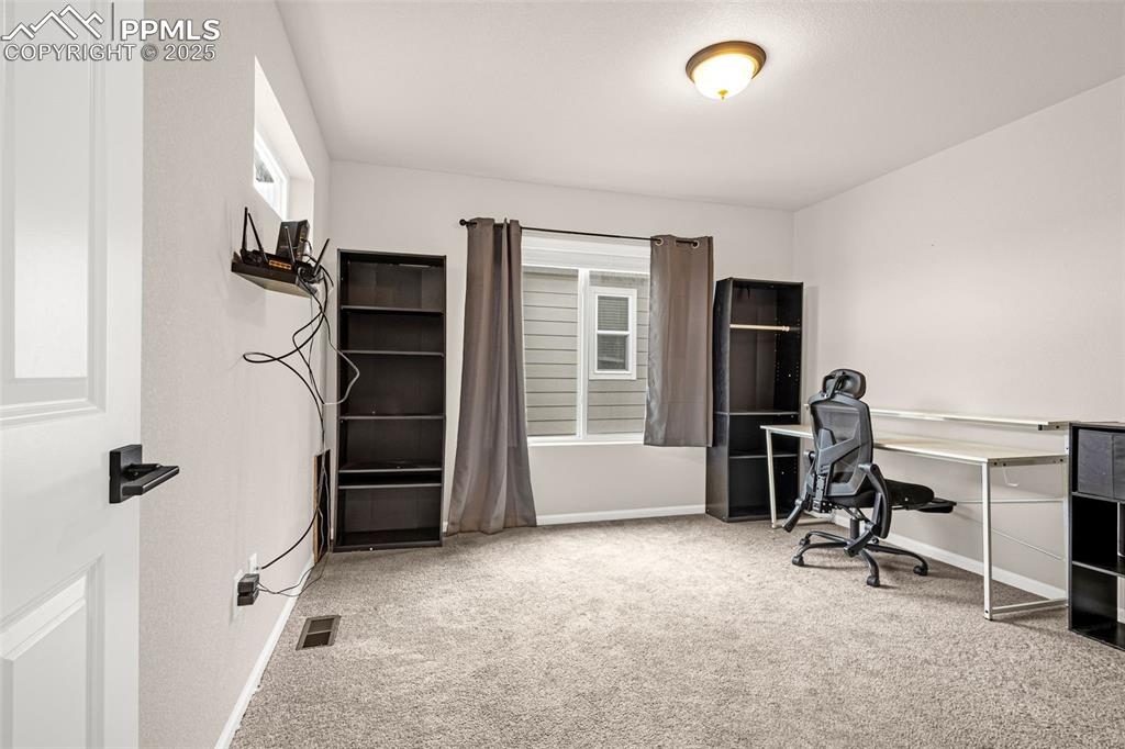 Image 22 of 26: Office