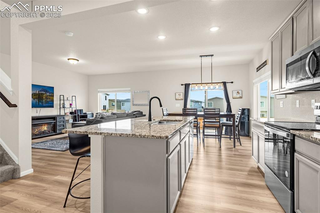 Image 7 of 26: Kitchen
