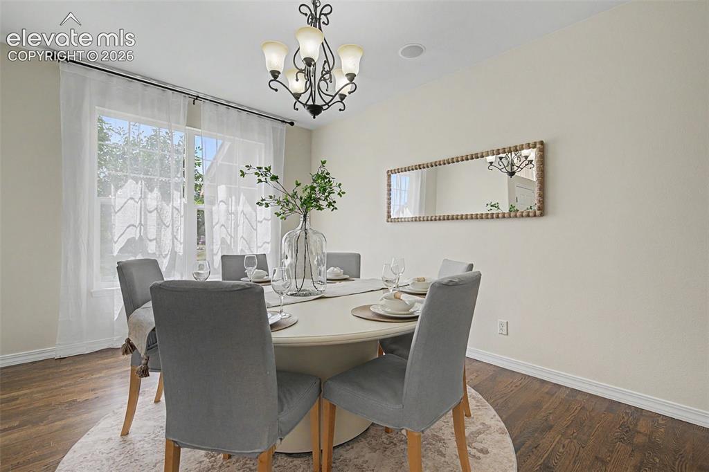 Image 11 of 46: Dining Room