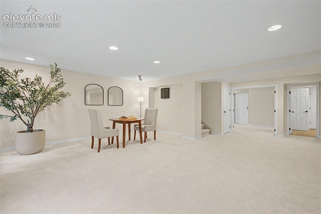 Image 32 of 46: Family Room
