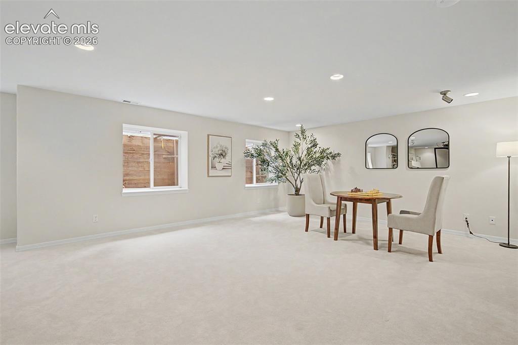 Image 33 of 46: Family Room