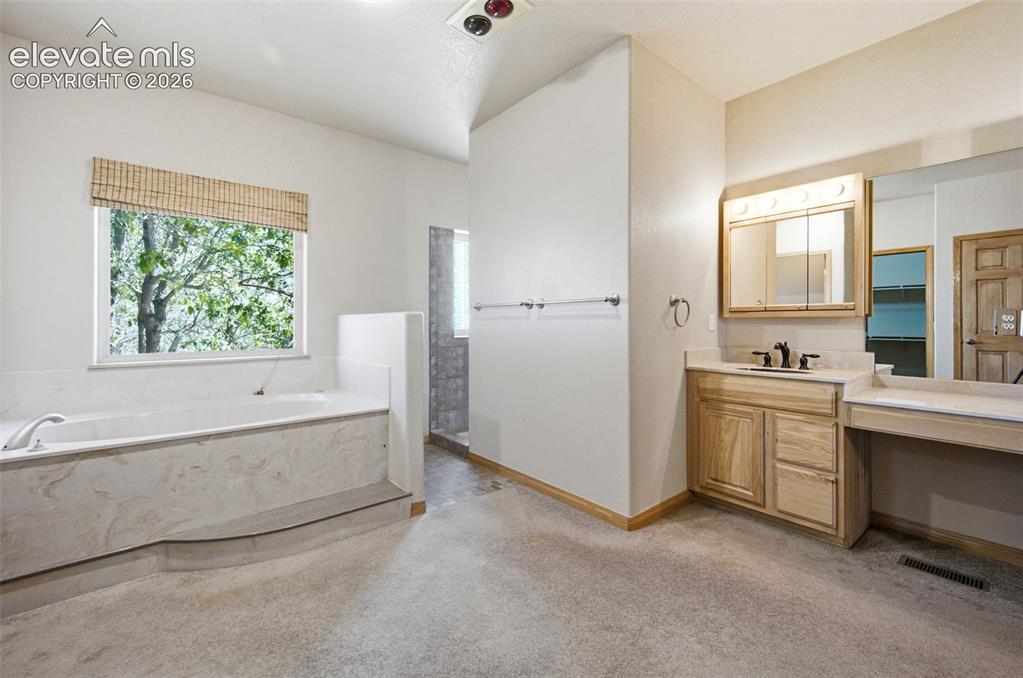 Image 20 of 39: Entry to LARGE shower