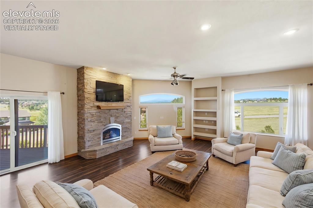 Image 3 of 39: Inviting Living Room (virtually staged)