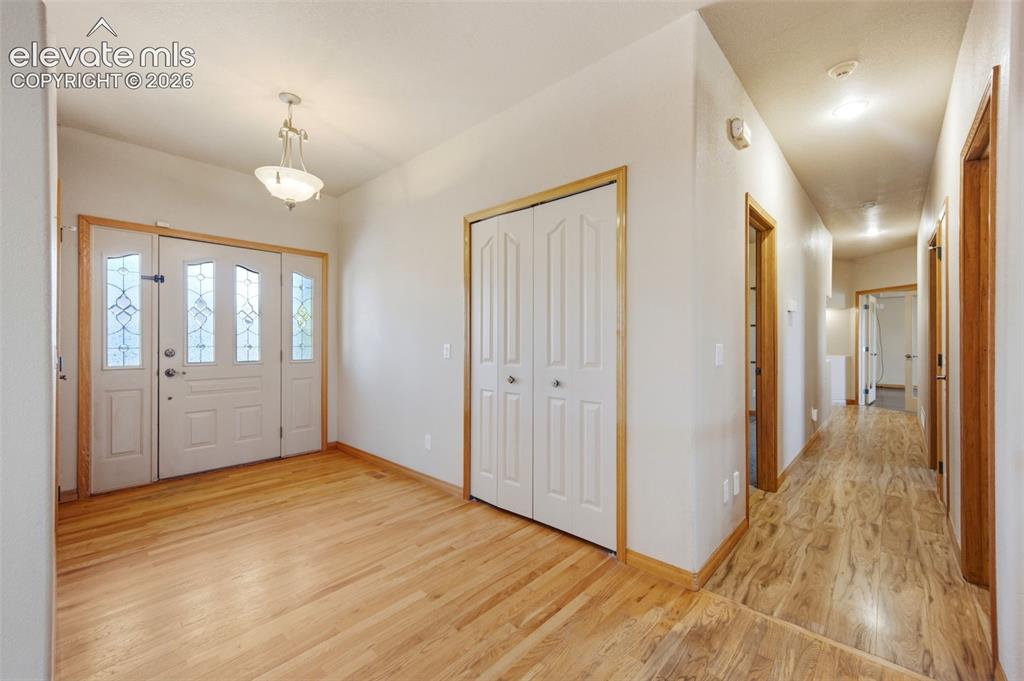 Image 7 of 39: Spacious Foyer