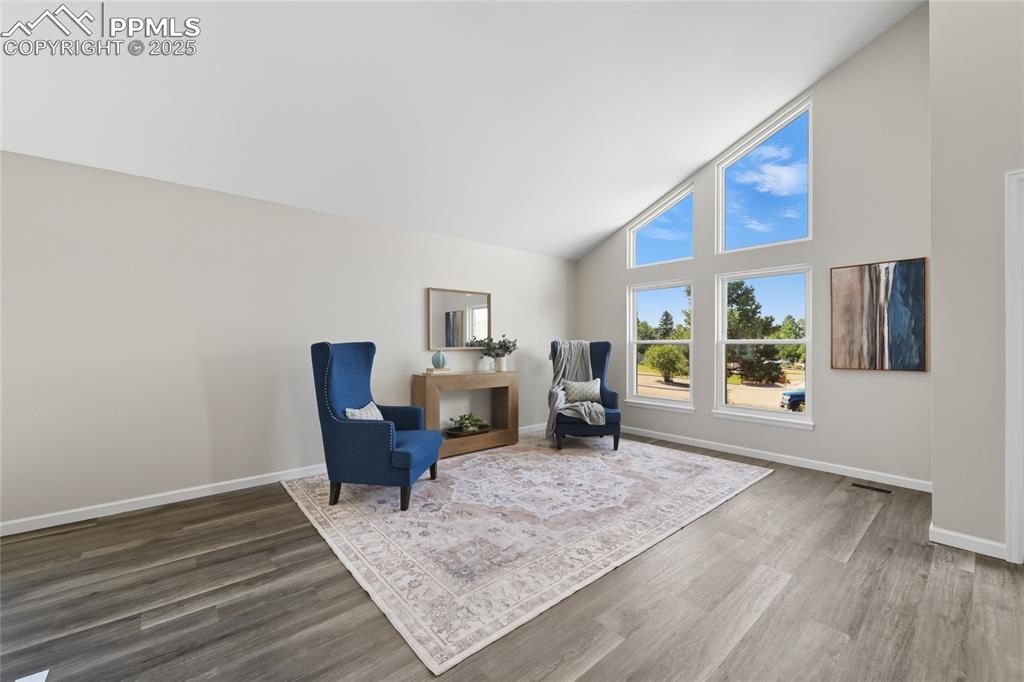 Image 11 of 49: Sitting Room