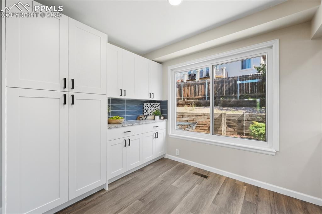 Image 16 of 49: Kitchen