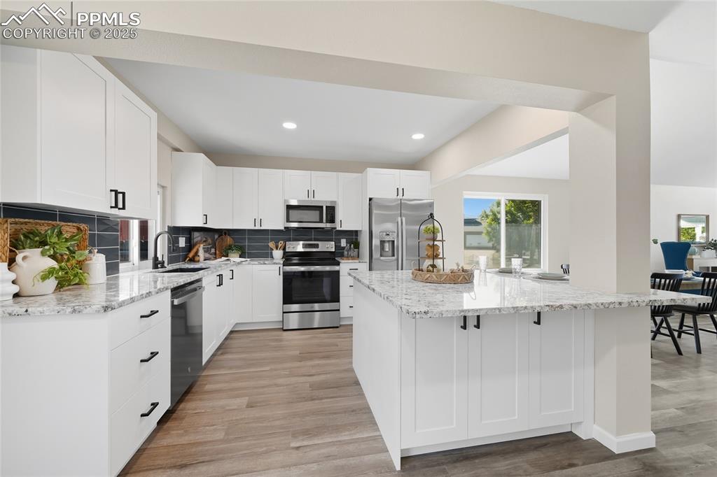 Image 20 of 49: Kitchen