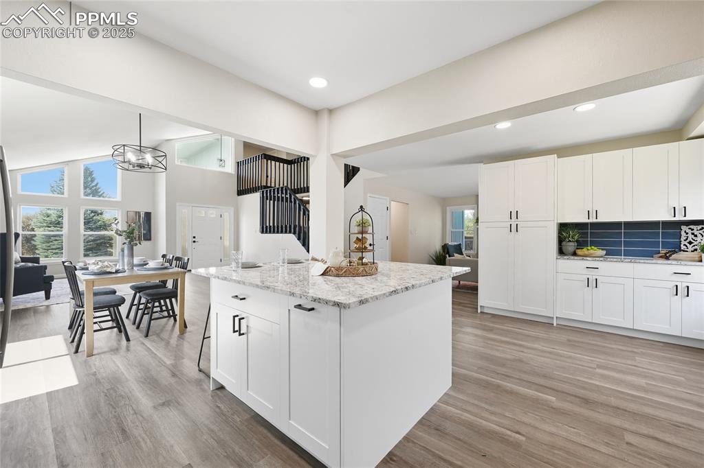 Image 23 of 49: Kitchen