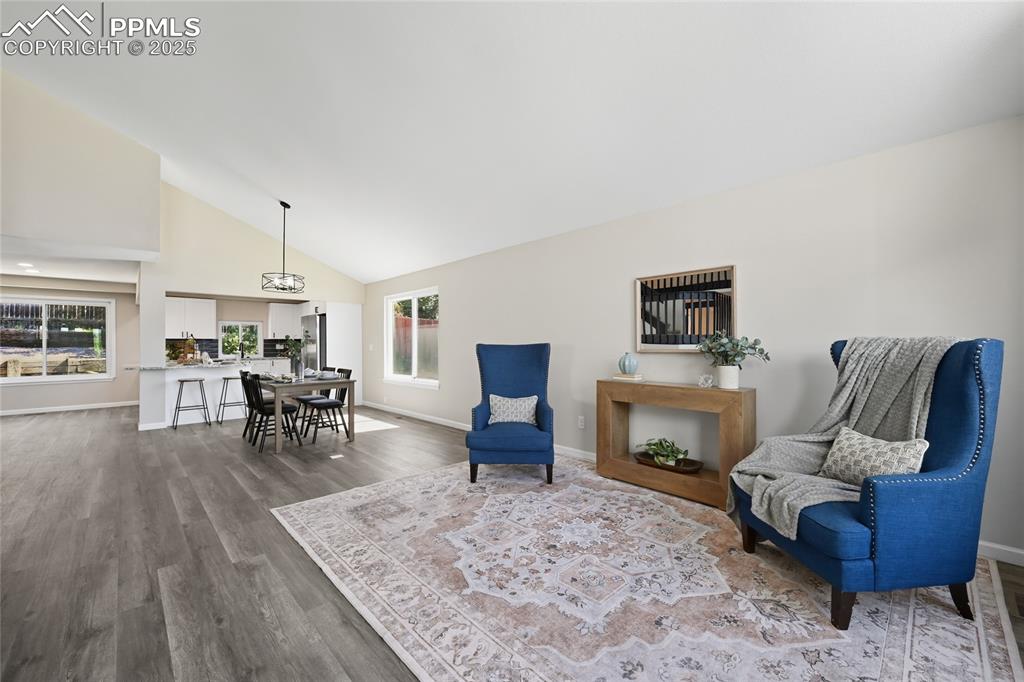 Image 9 of 49: Sitting Room