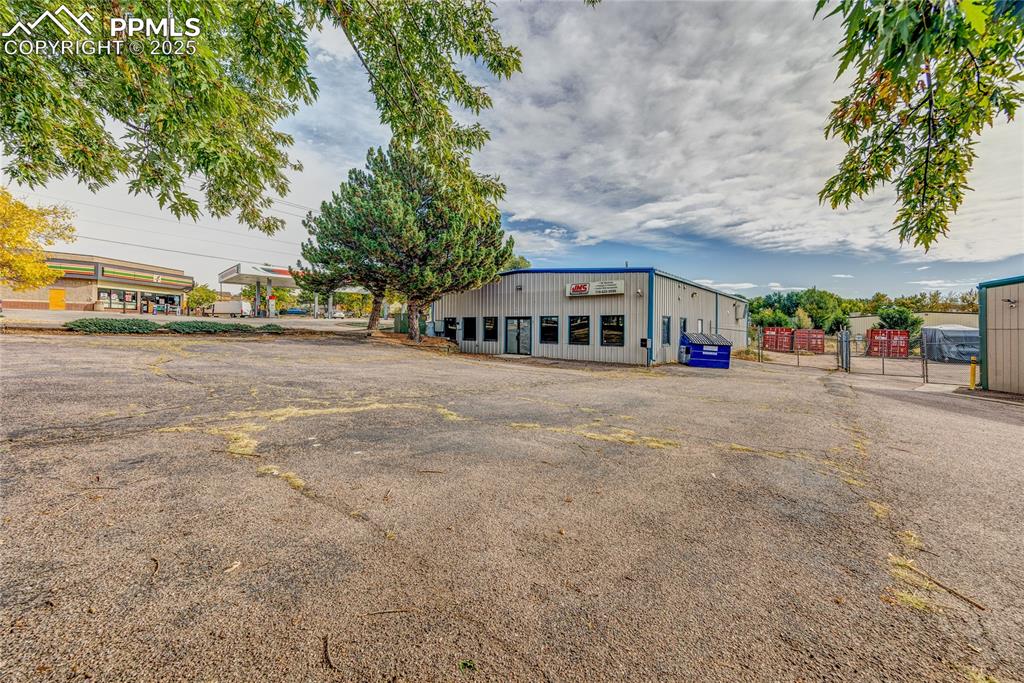 Caption: Property lines are approximate and are not from a survey