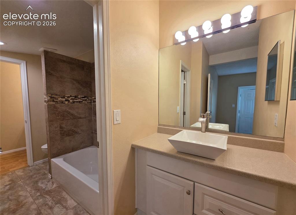 Image 10 of 15: Bathroom