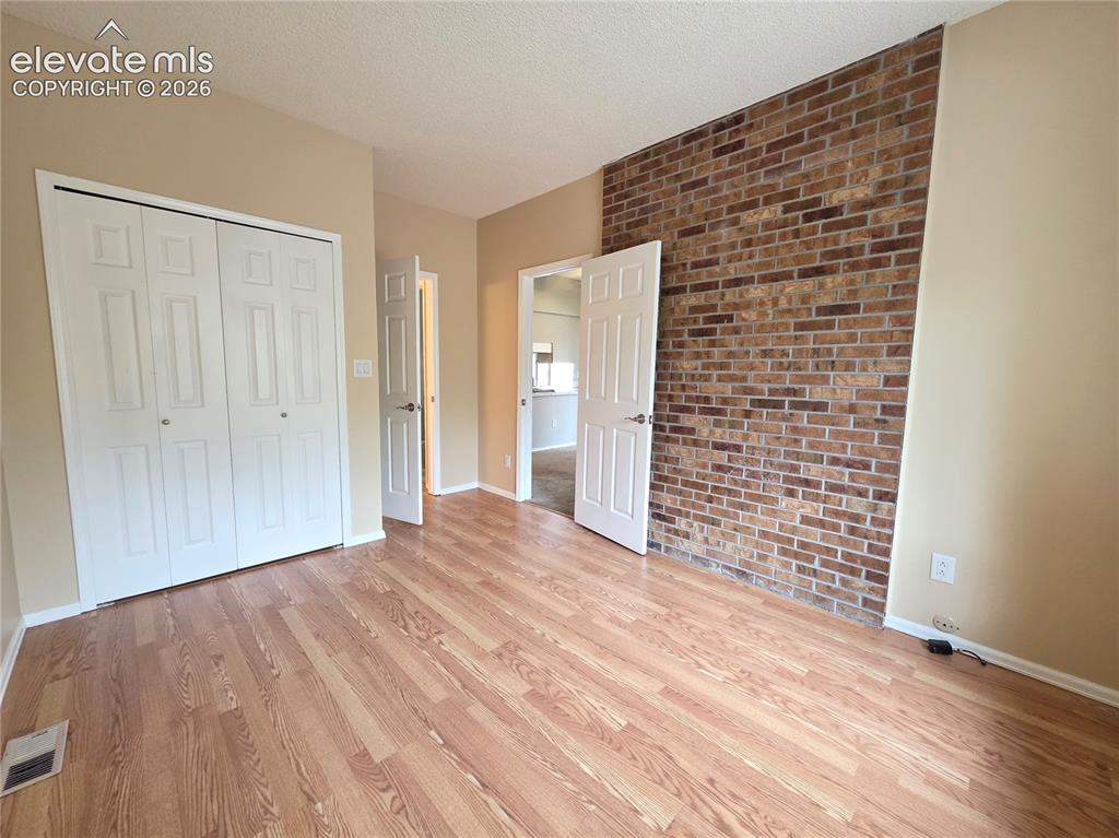 Image 7 of 15: Bedroom