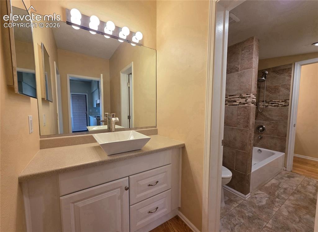 Image 8 of 15: Bathroom