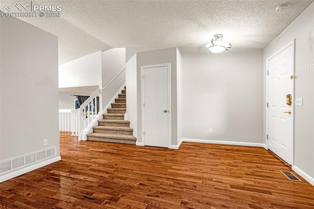 Image 10 of 27: Entry