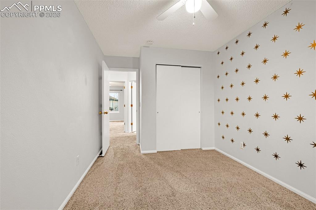 Image 14 of 27: Bedroom