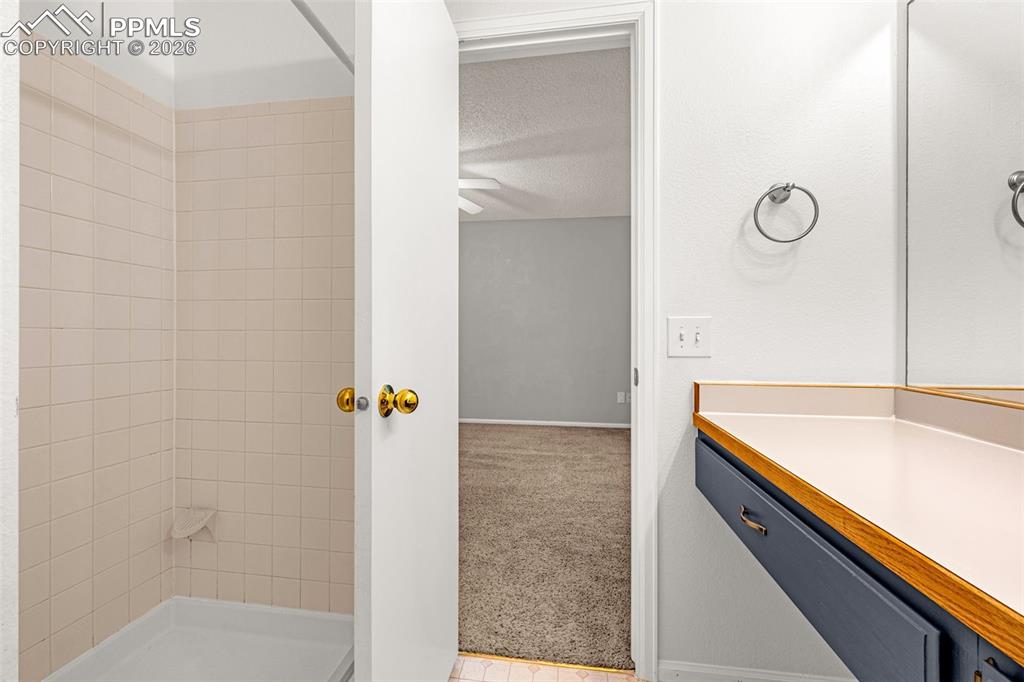 Image 19 of 27: Bathroom