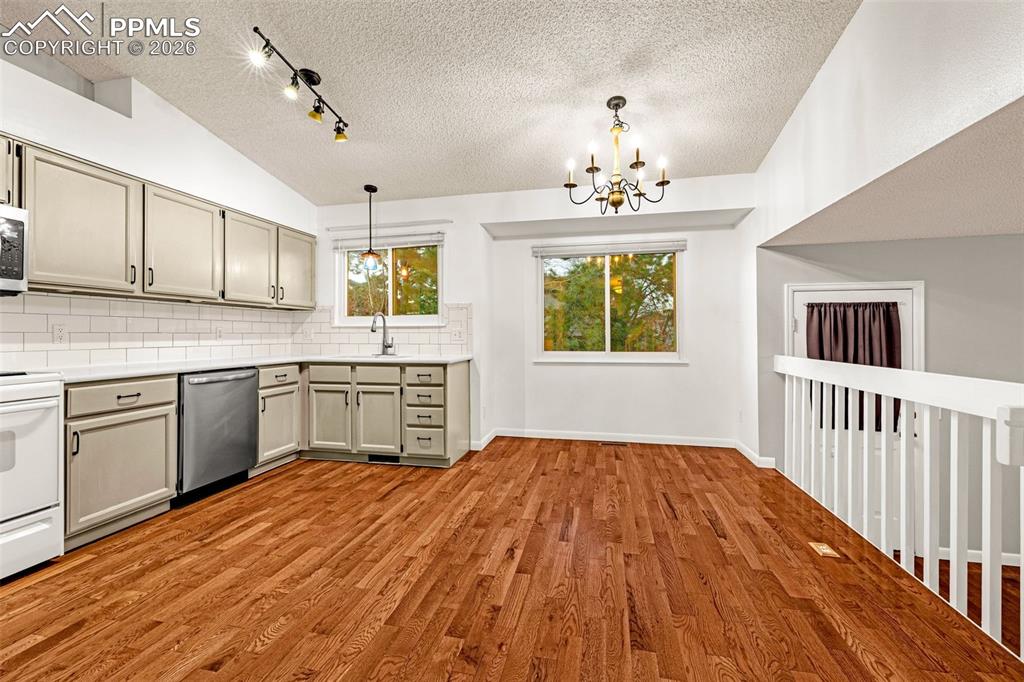 Image 6 of 27: Kitchen