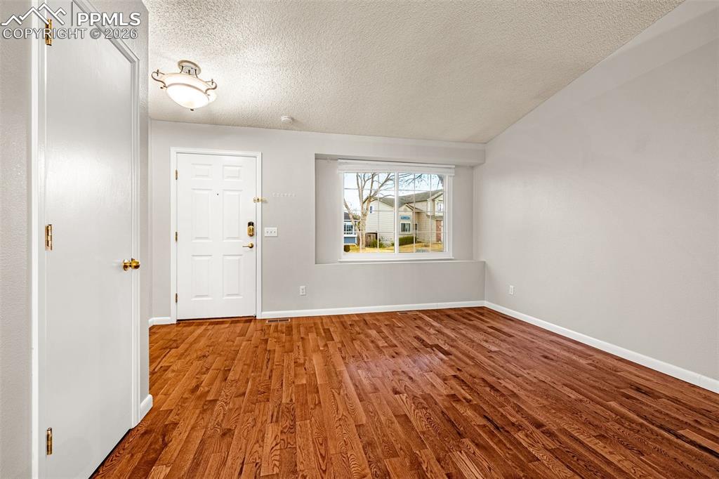 Image 9 of 27: Entry