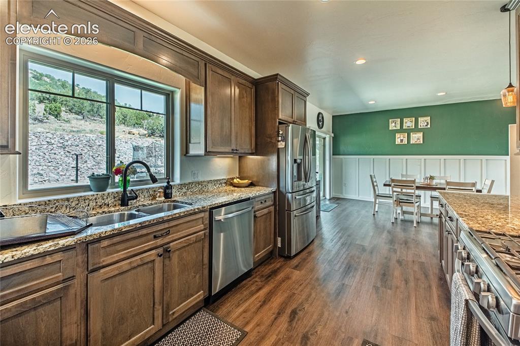 Image 10 of 46: Kitchen