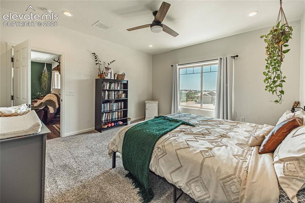 Image 18 of 46: Bedroom