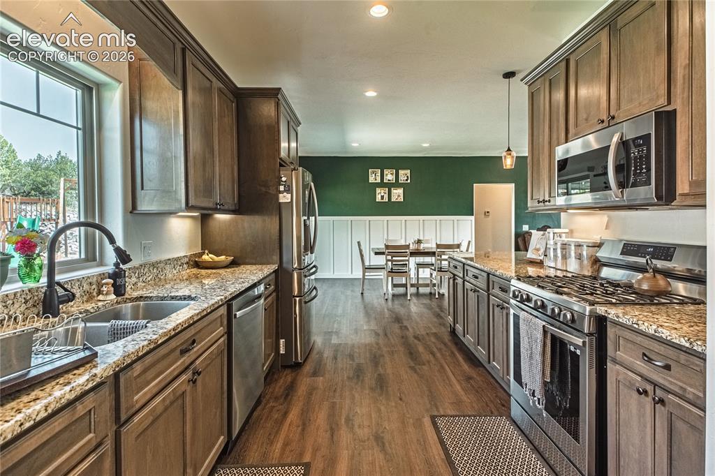 Image 9 of 46: Kitchen