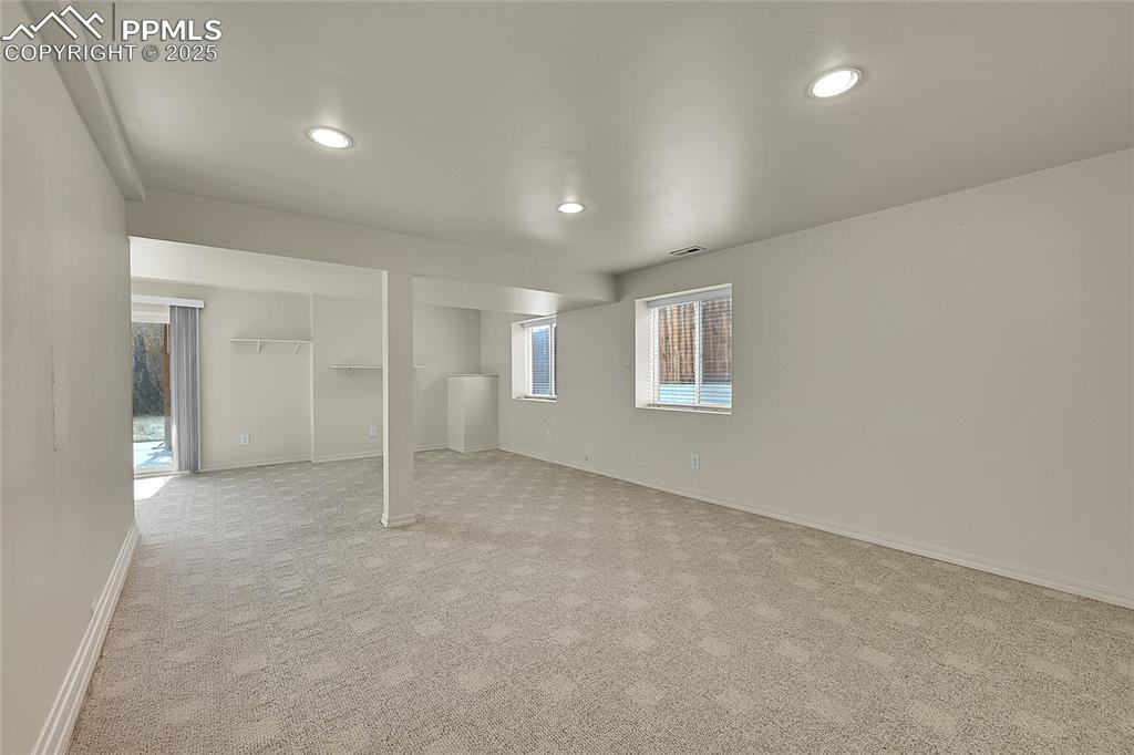 Image 31 of 39: Family Room