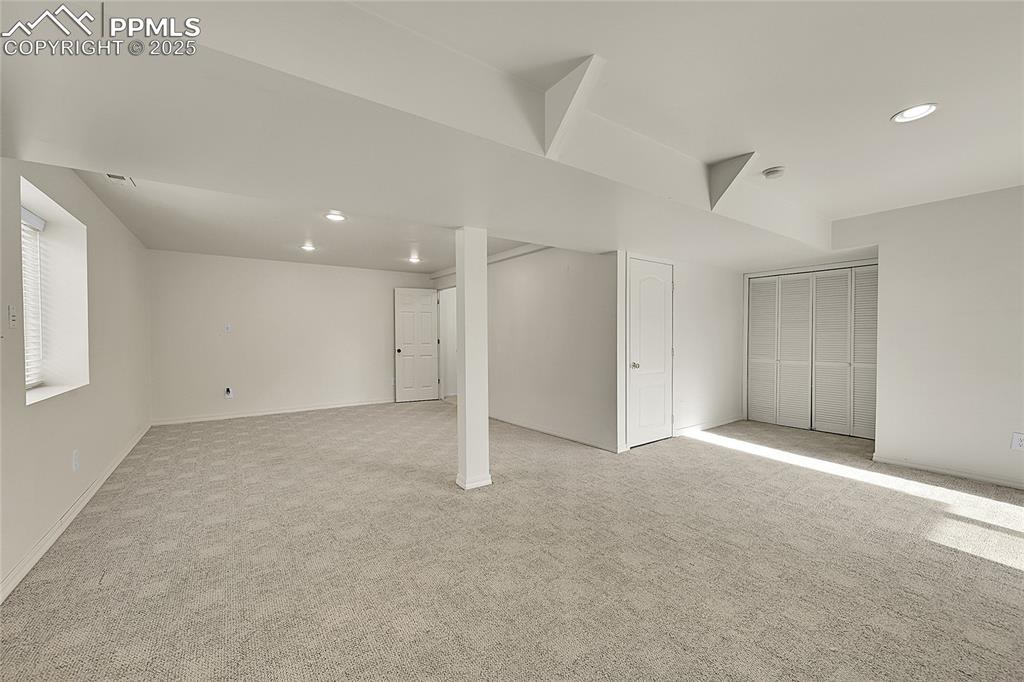 Image 32 of 39: Family Room