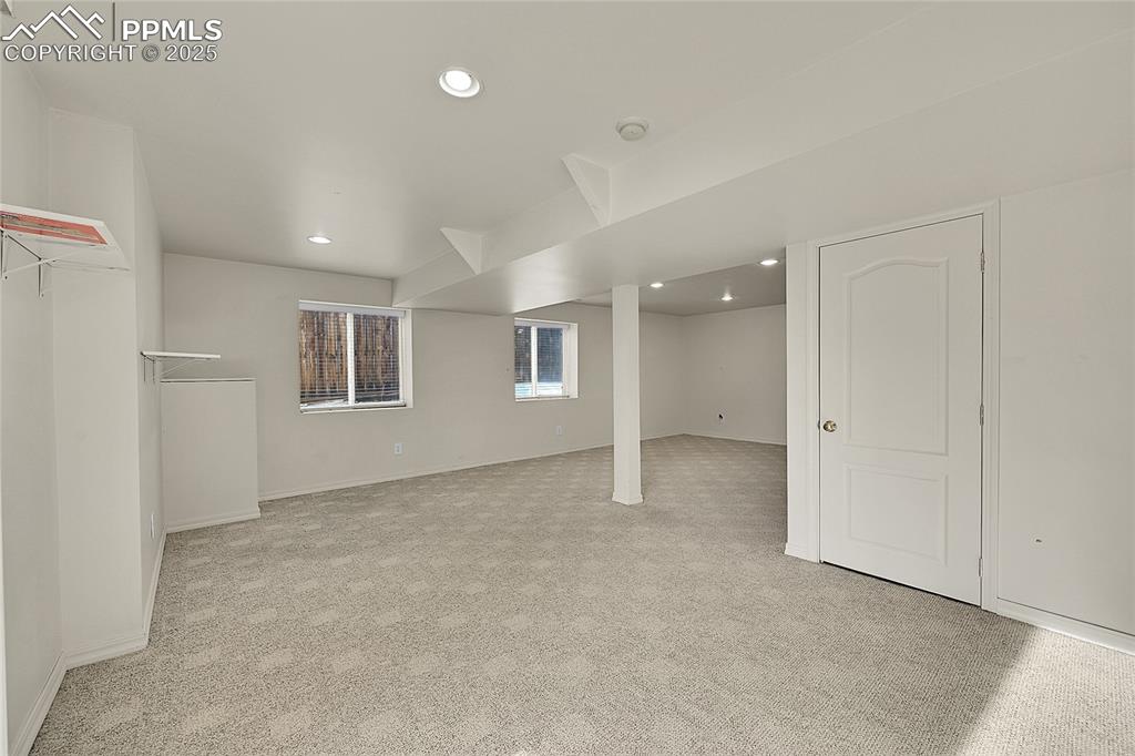 Image 33 of 39: Family Room