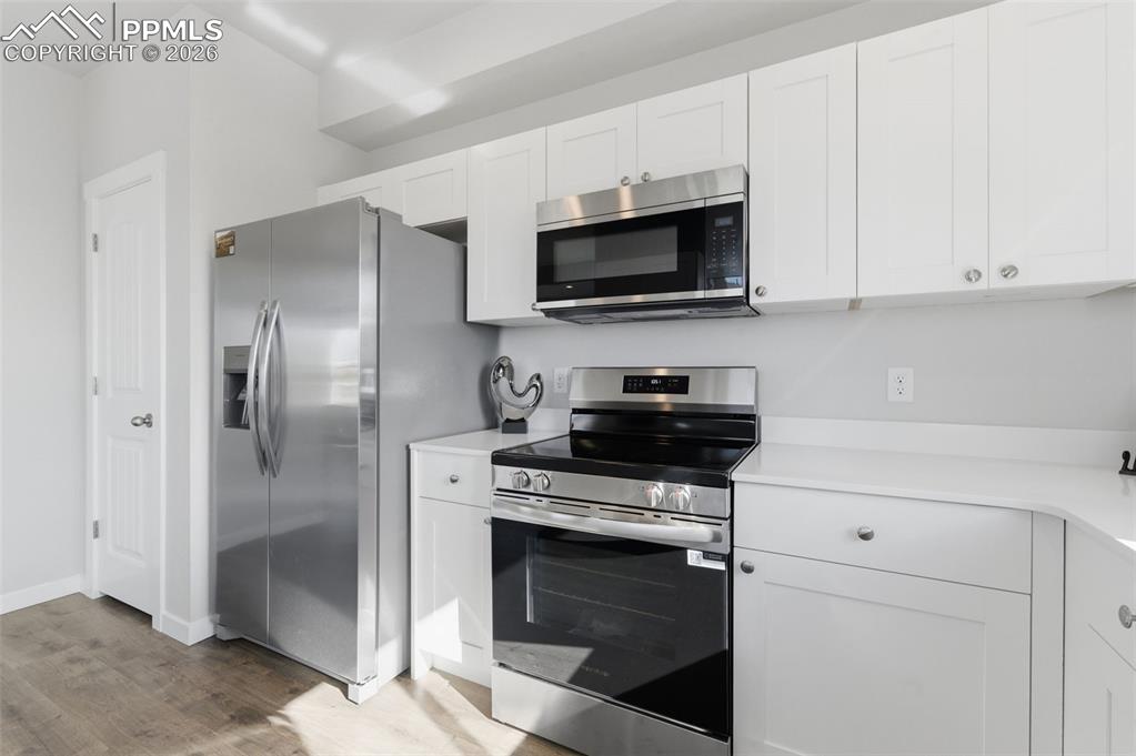 Image 11 of 31: Kitchen