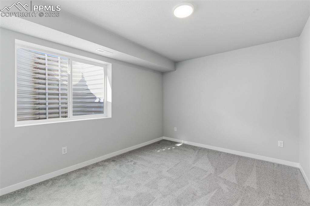 Image 25 of 31: Bedroom