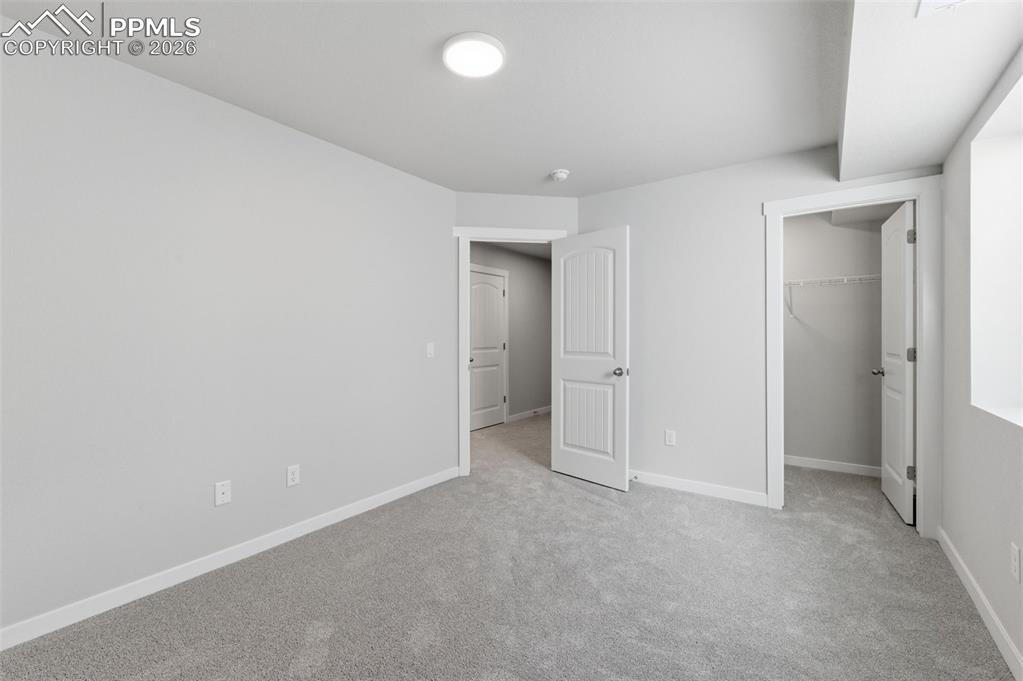 Image 26 of 31: Bedroom