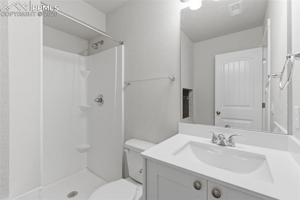 Image 27 of 31: Bathroom