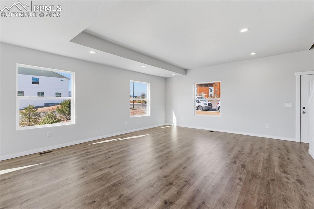 Image 7 of 31: Living Room