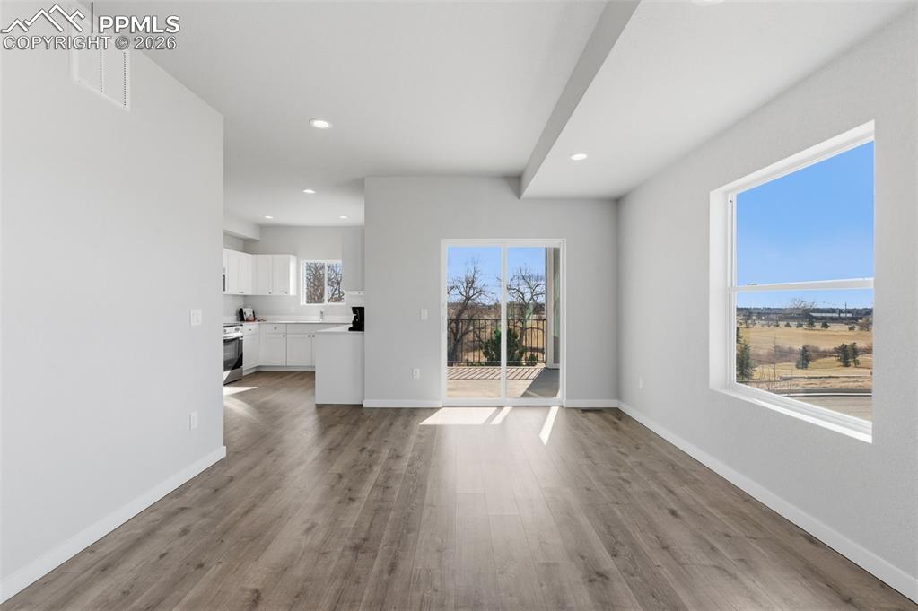 Image 8 of 31: Dining Room