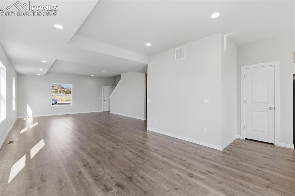 Image 9 of 31: Living Room