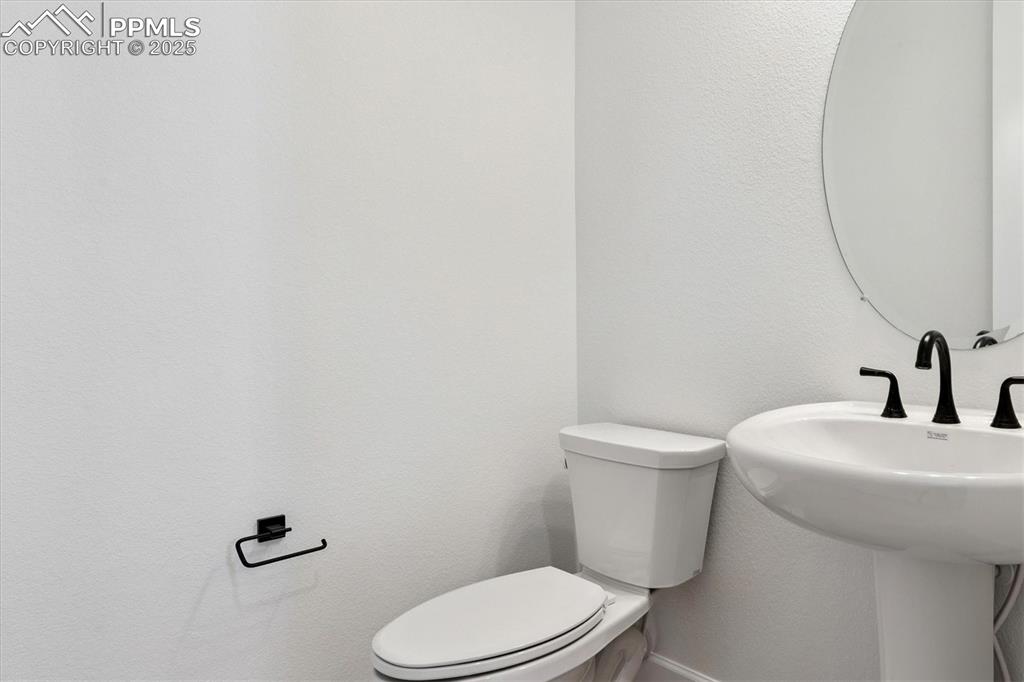 Image 3 of 23: Bathroom