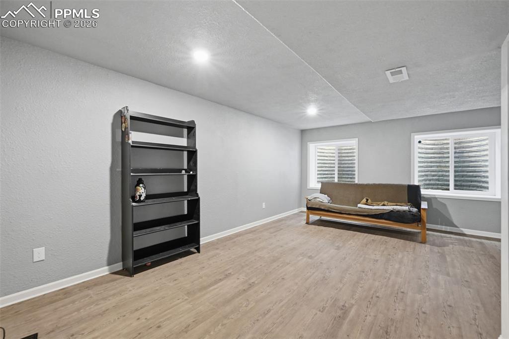 Image 11 of 20: Sitting Room