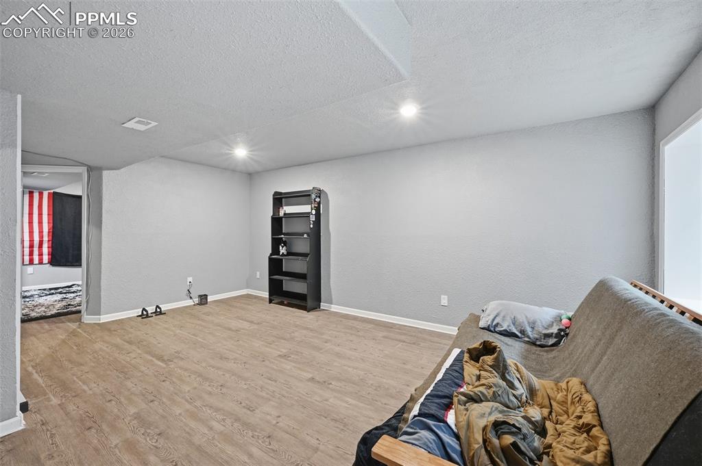 Image 12 of 20: Sitting Room