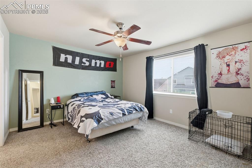 Image 15 of 20: Bedroom