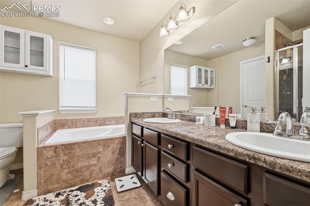 Image 17 of 20: Bathroom