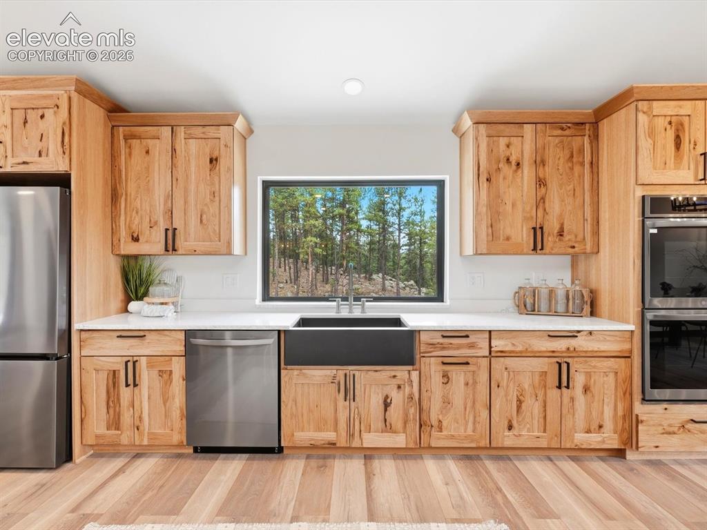 Image 11 of 50: Kitchen