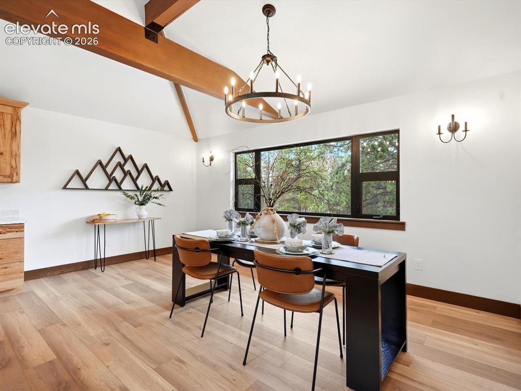 Image 16 of 50: Dining Area
