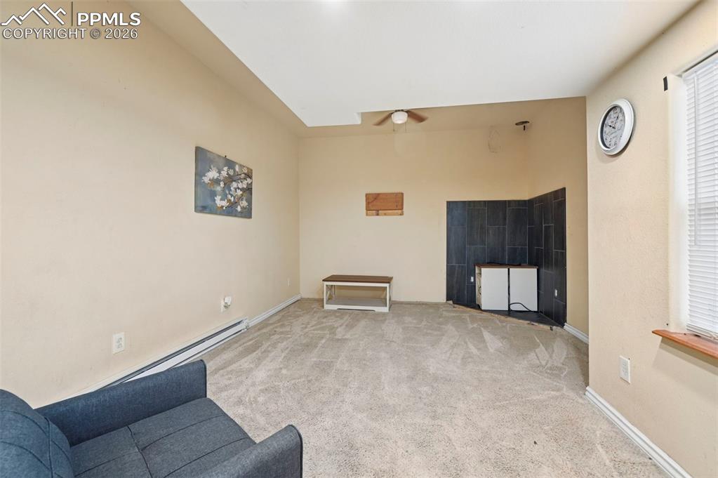 Image 14 of 40: Sitting Room