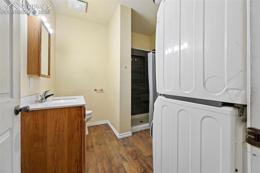 Image 21 of 40: Bathroom