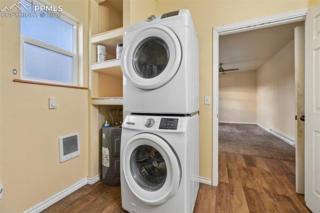 Image 22 of 40: Laundry