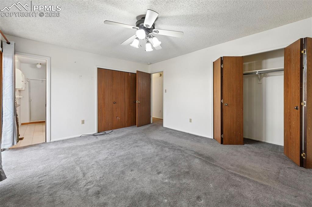 Image 27 of 40: Bedroom