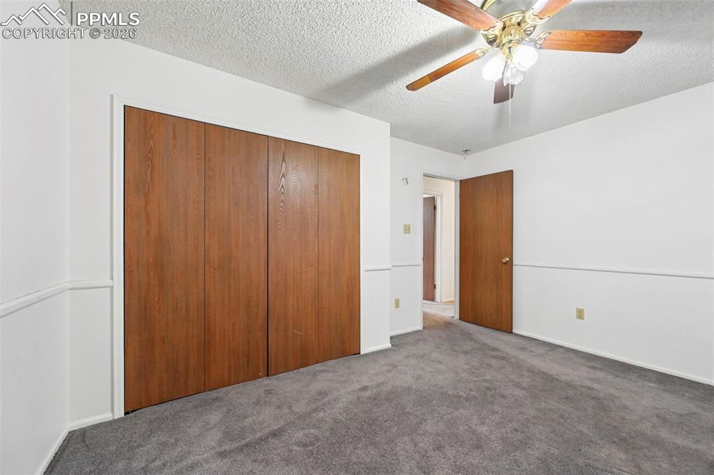 Image 31 of 40: Bedroom